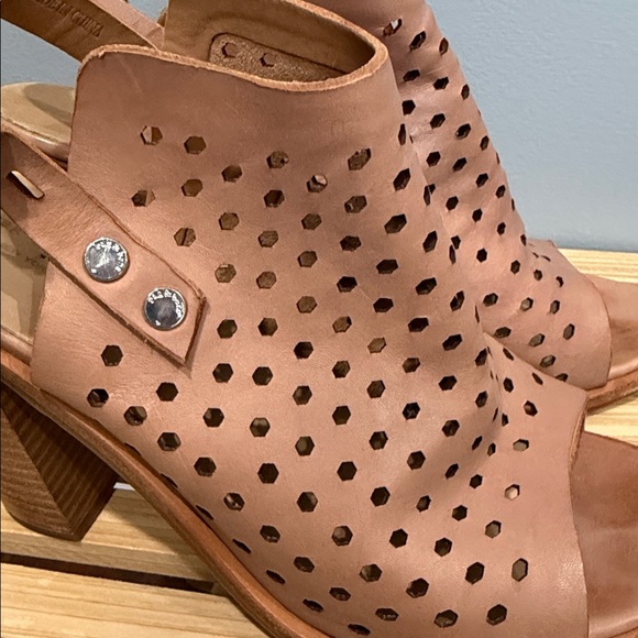 Rag & Bone Perforated Leather Slingback Booties Tan Block Heel Sandals US 8 - Picture 3 of 16